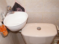 WiCi Mini kleines platzsparendes Handwaschbecken an praktisch jeder Toilette anpassbar - Herr L (Frankreich - 14) - 2 auf 2
